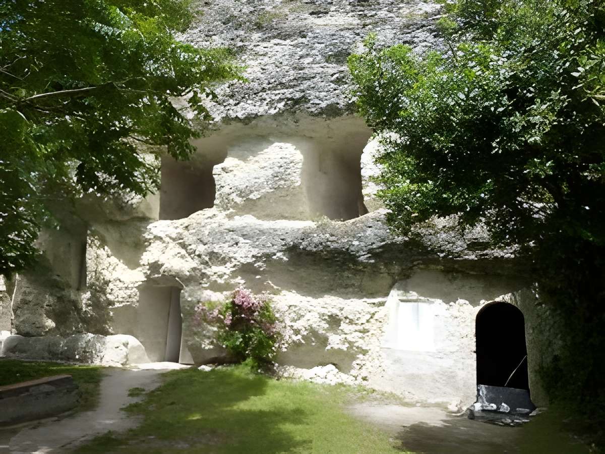 Ermitage monolithe de Mortagne-sur-Gironde 