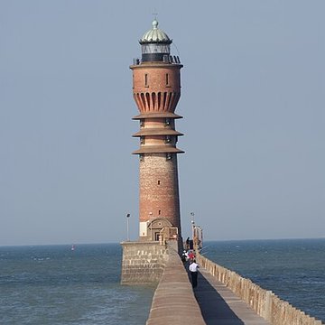 Feu Saint-Pol, situé jetée de Saint-Pol
