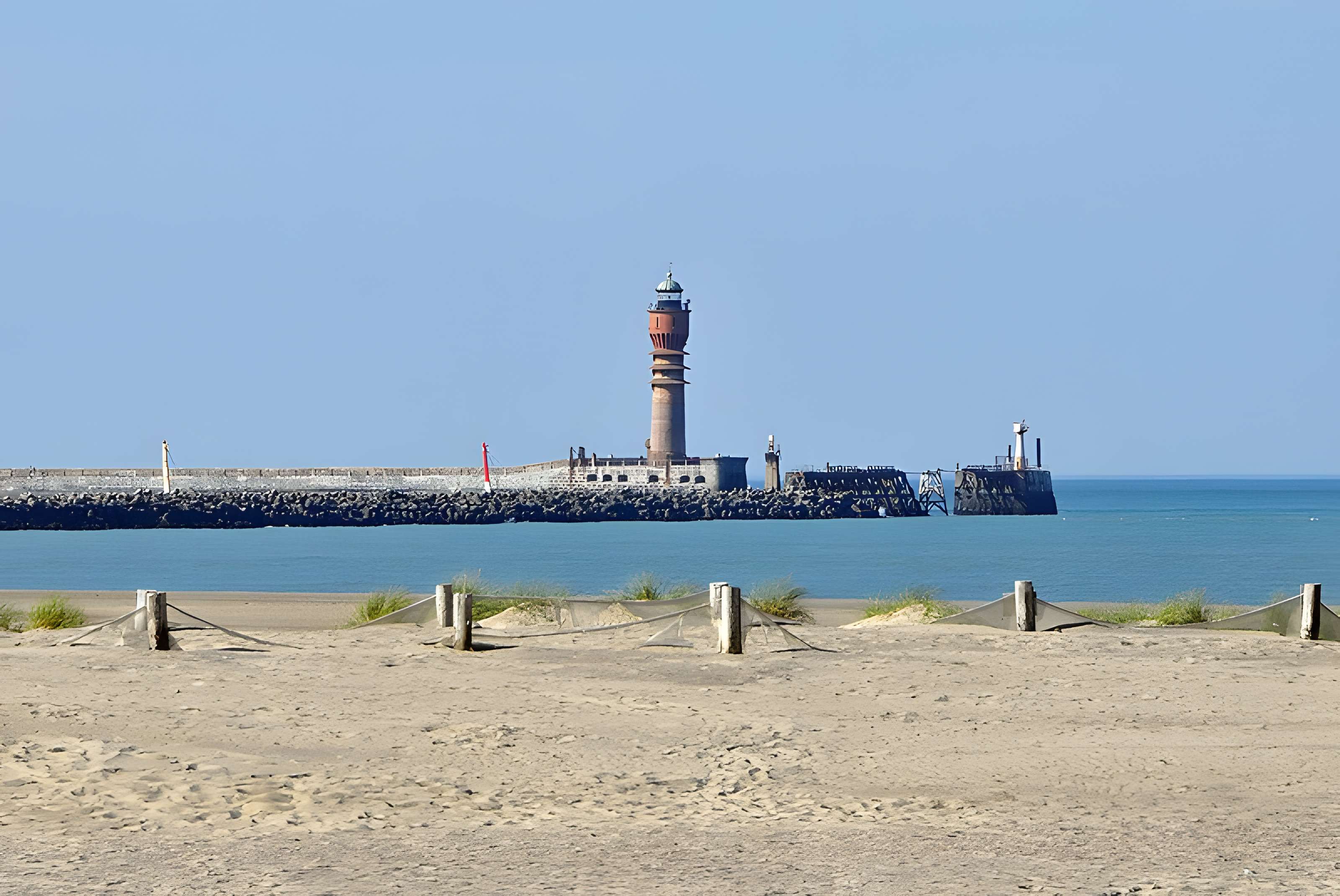 Feu Saint-Pol, situé jetée de Saint-Pol
