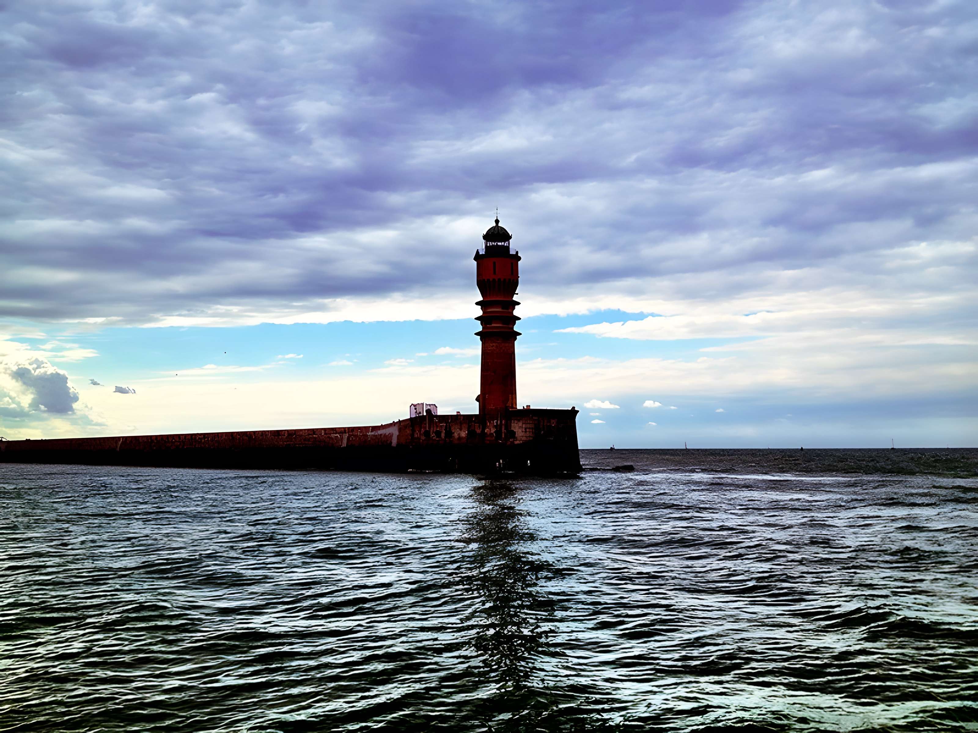 Feu Saint-Pol, situé jetée de Saint-Pol