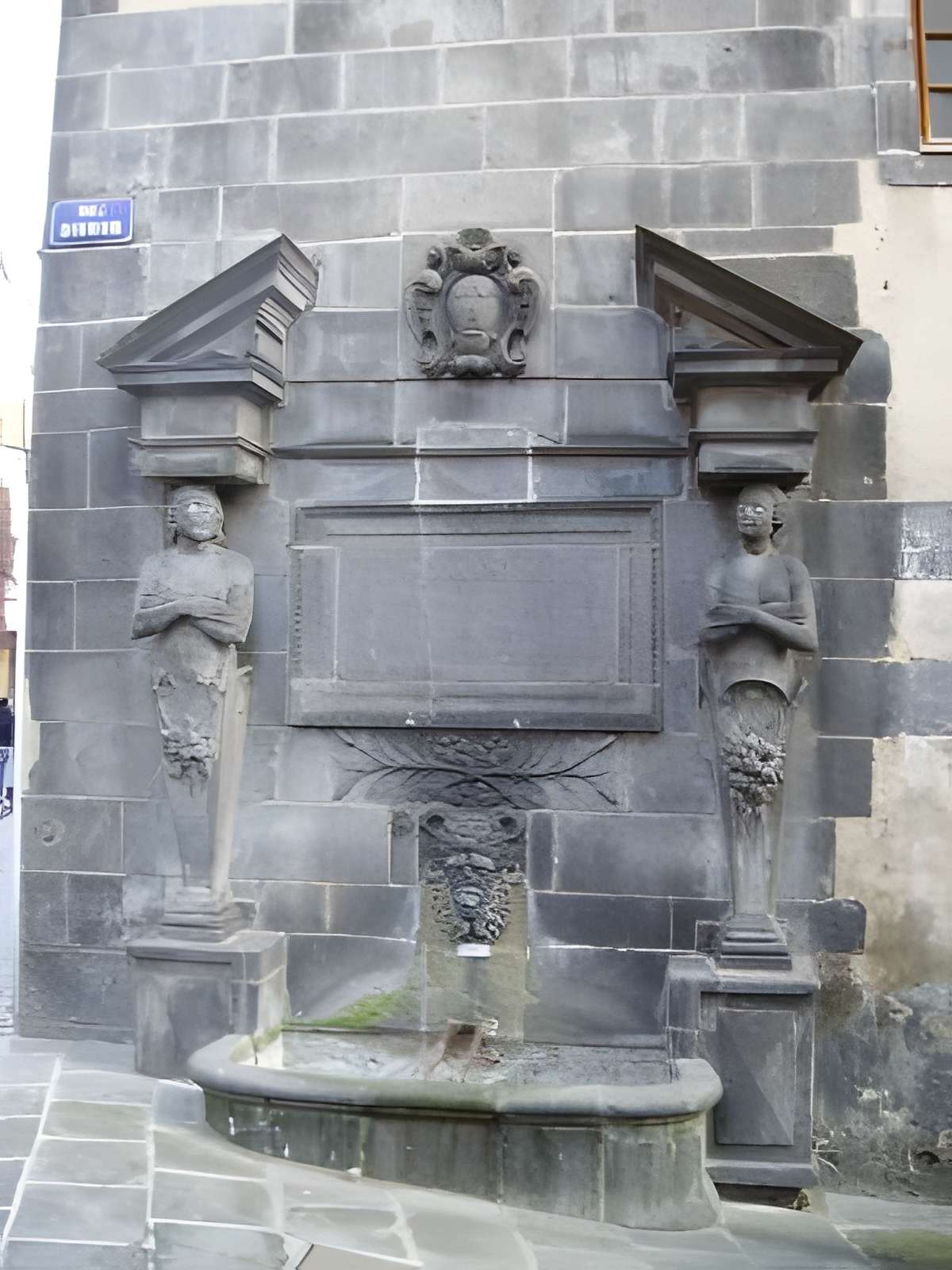 Fontaine d'Adam et Ève de Riom 