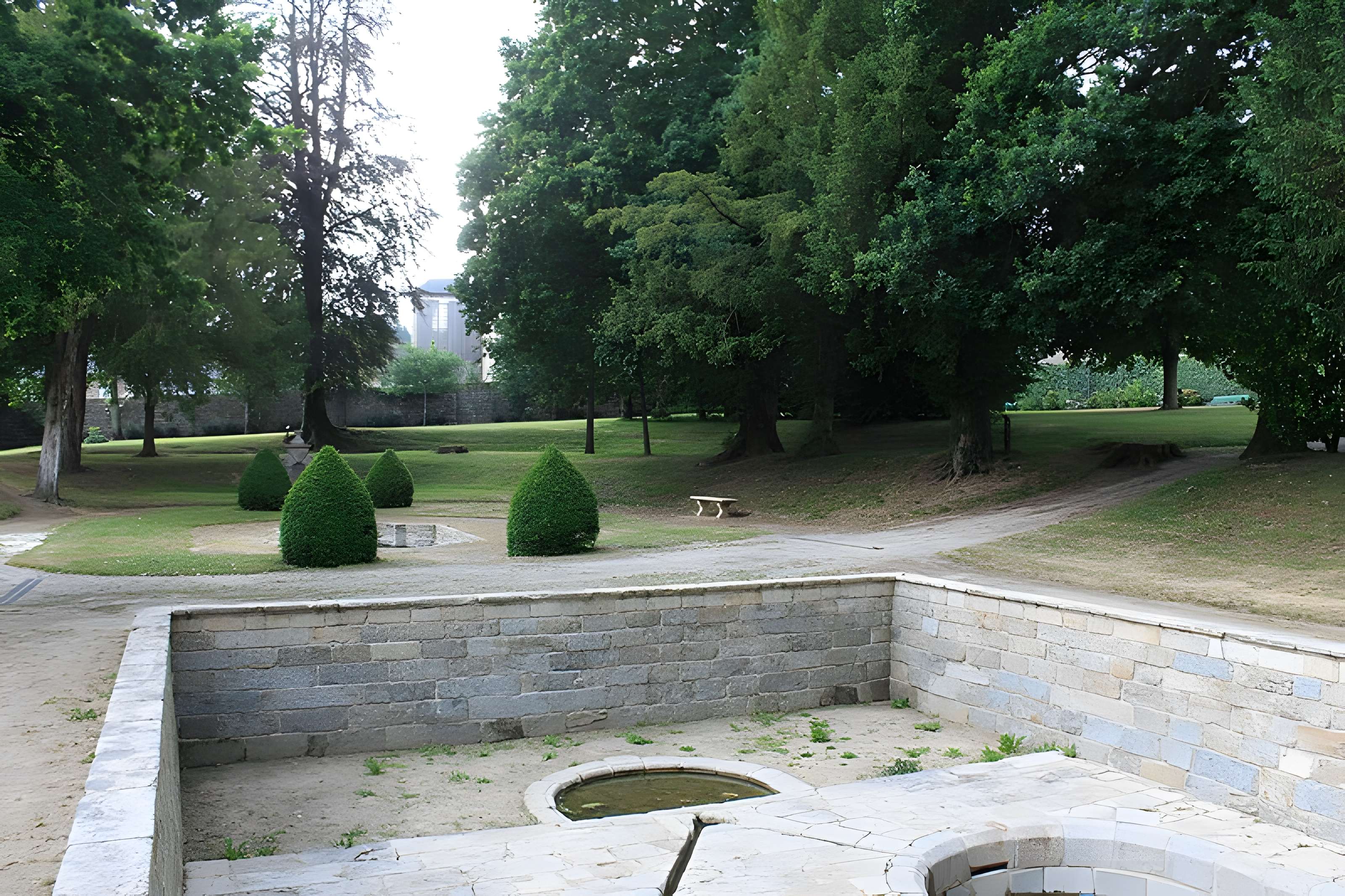 Fontaine des Carmes de Quintin