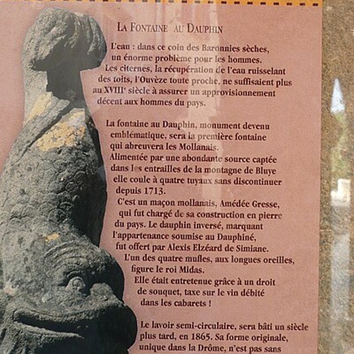 Photo de Fontaine et vieux lavoir à arcades de Mollans-sur-Ouvèze