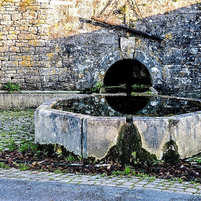 Photo de Fontaine Saint-Léger de Montbouton