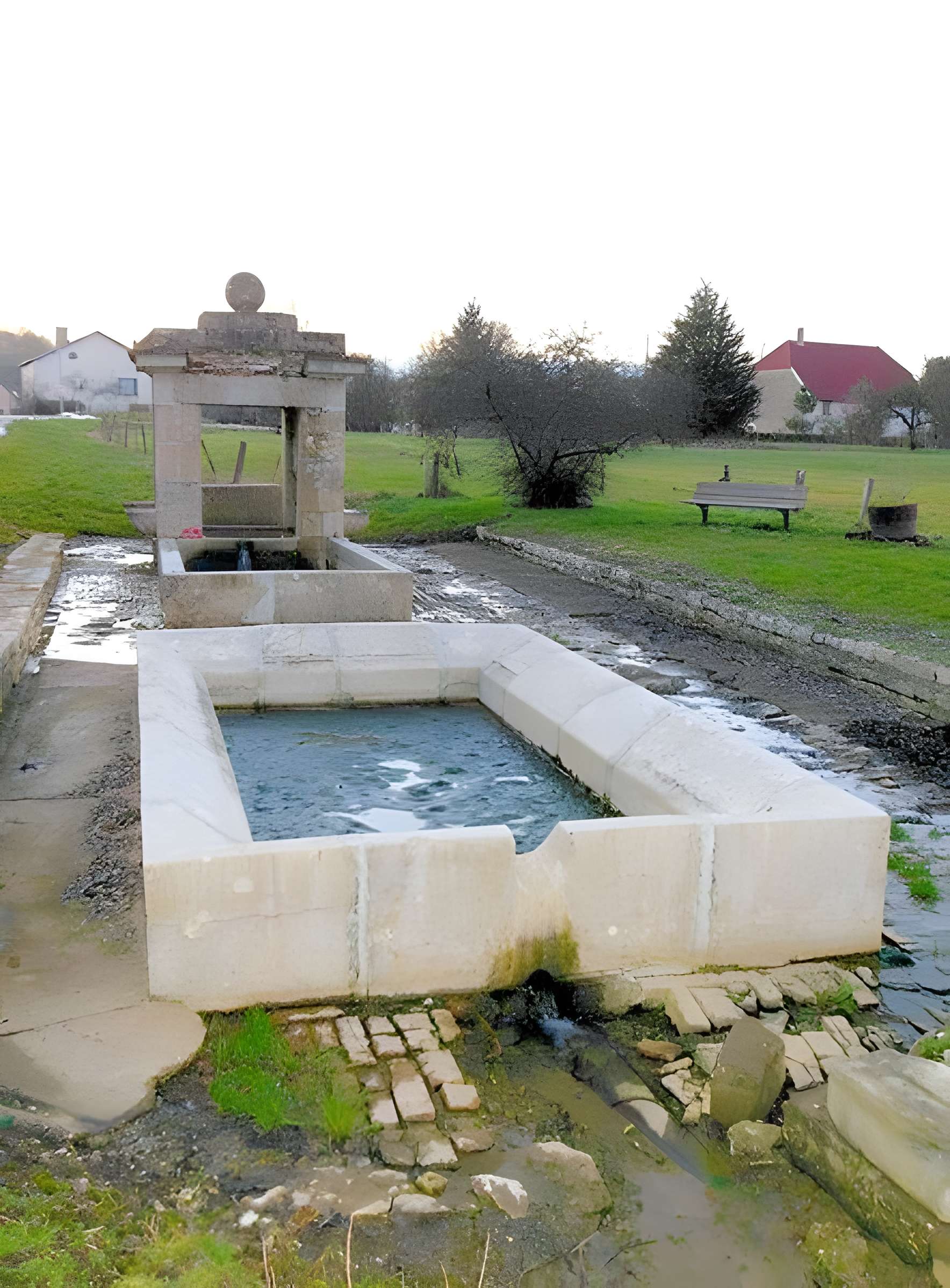 Fontaine-lavoir de la Platière 
