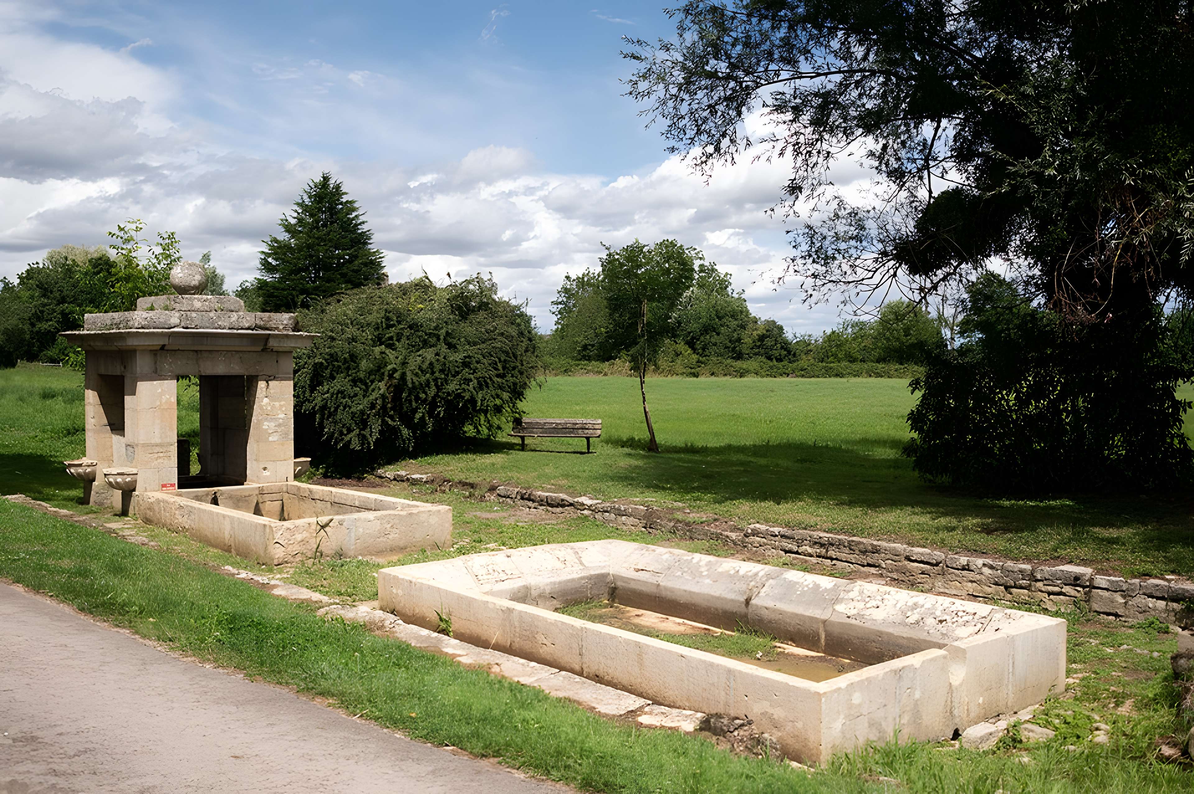 Fontaine-lavoir de la Platière
