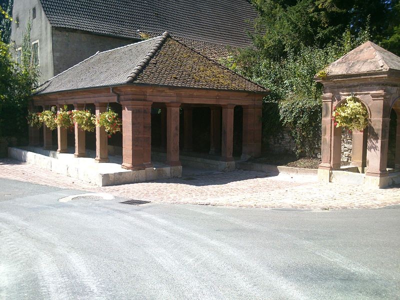 Photo de Fontaine-lavoir du château de Bourogne