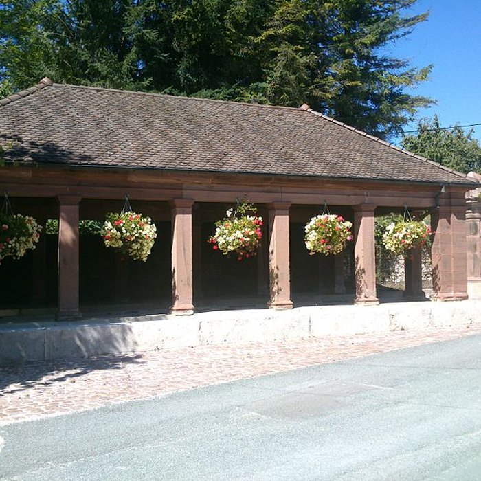 Photo de Fontaine-lavoir du château de Bourogne