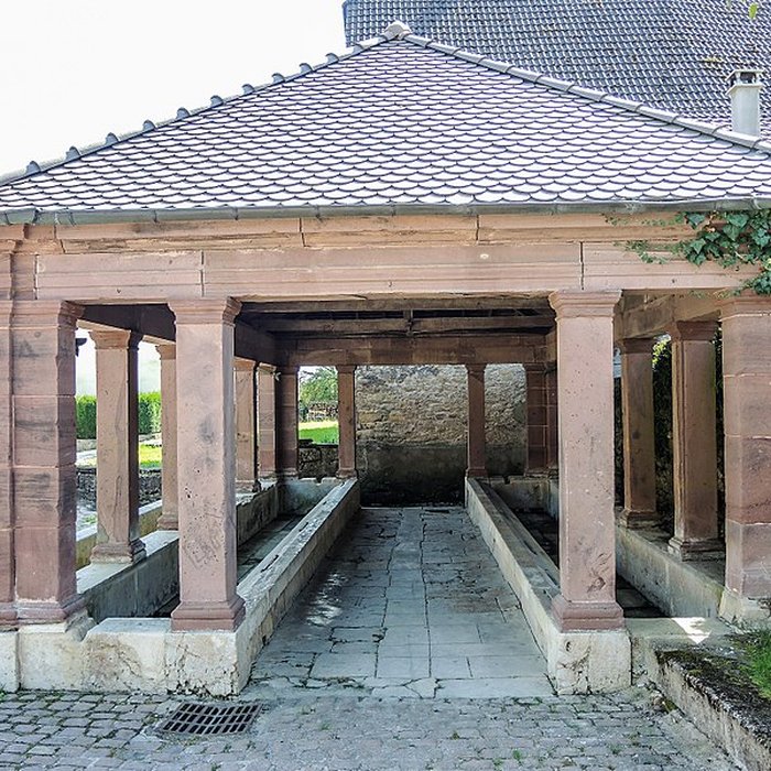 Photo de Fontaine-lavoir du château de Bourogne