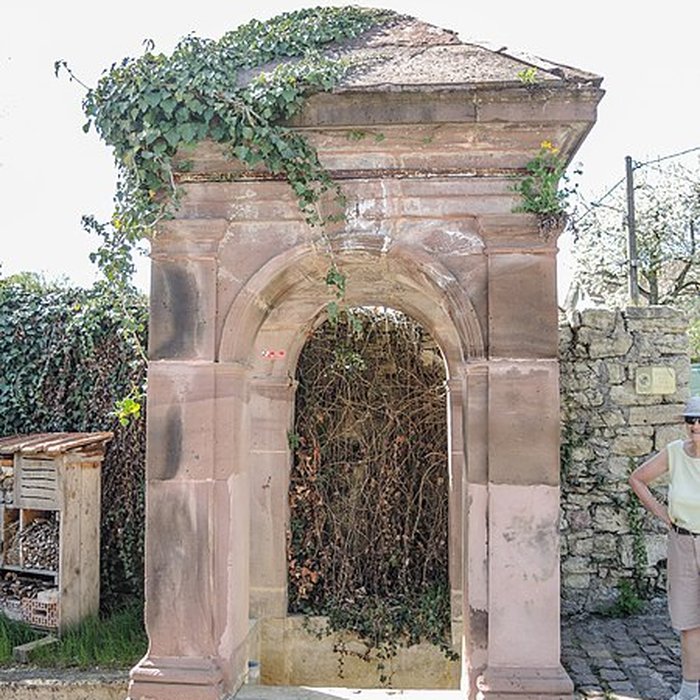 Photo de Fontaine-lavoir du château de Bourogne
