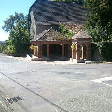 Fontaine-lavoir du château de Bourogne