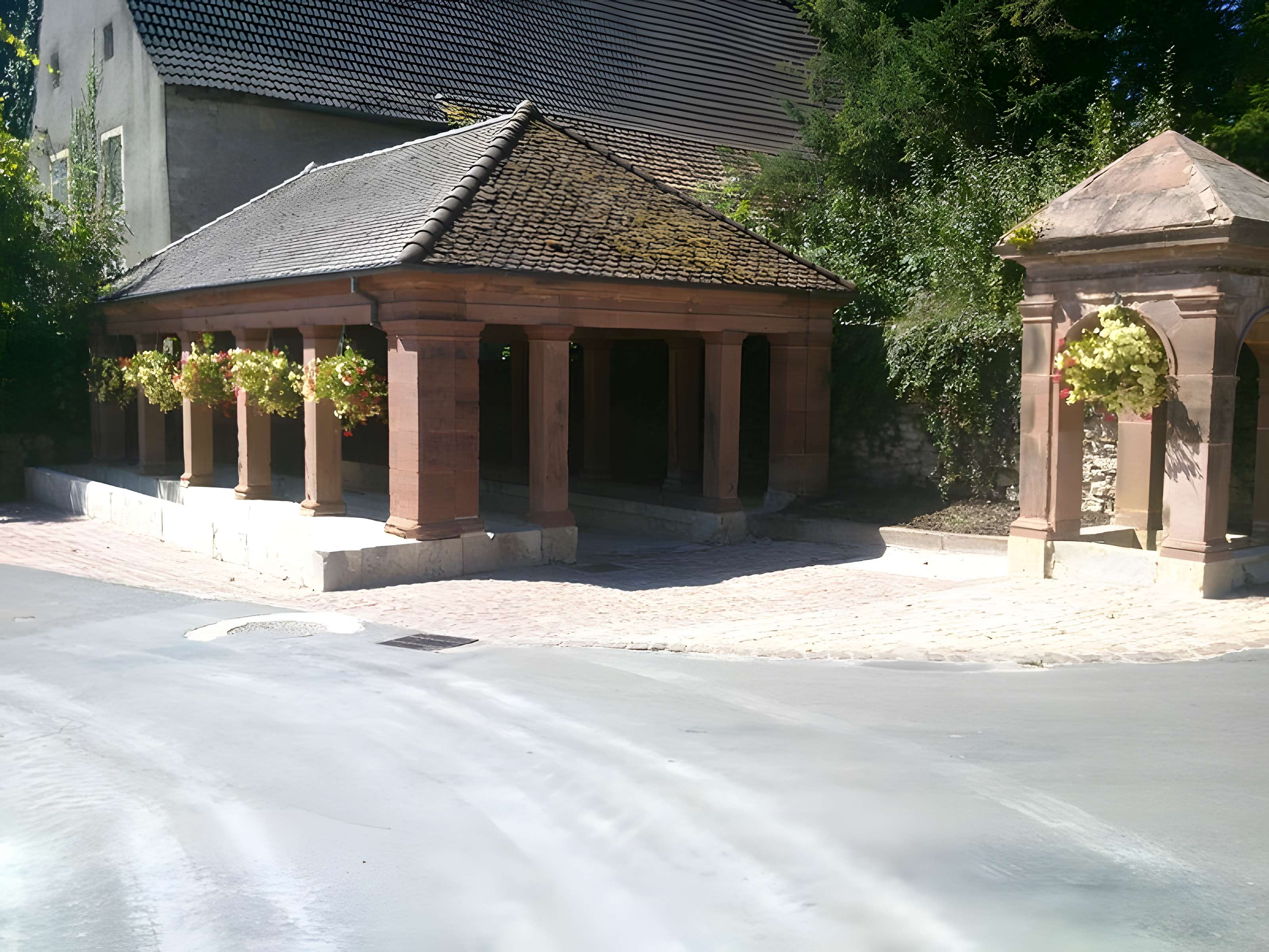 Fontaine-lavoir du château de Bourogne 