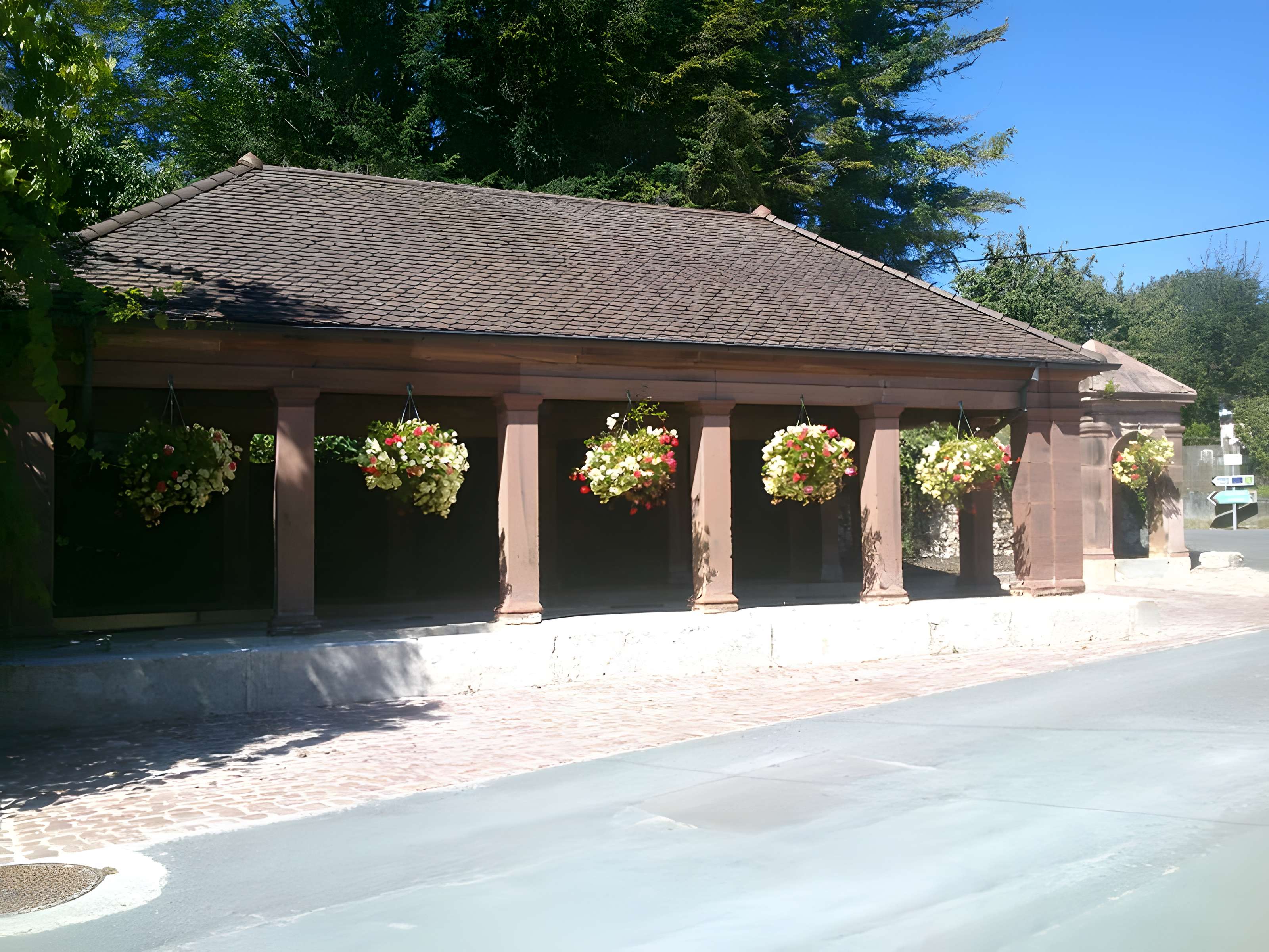 Fontaine-lavoir du château de Bourogne