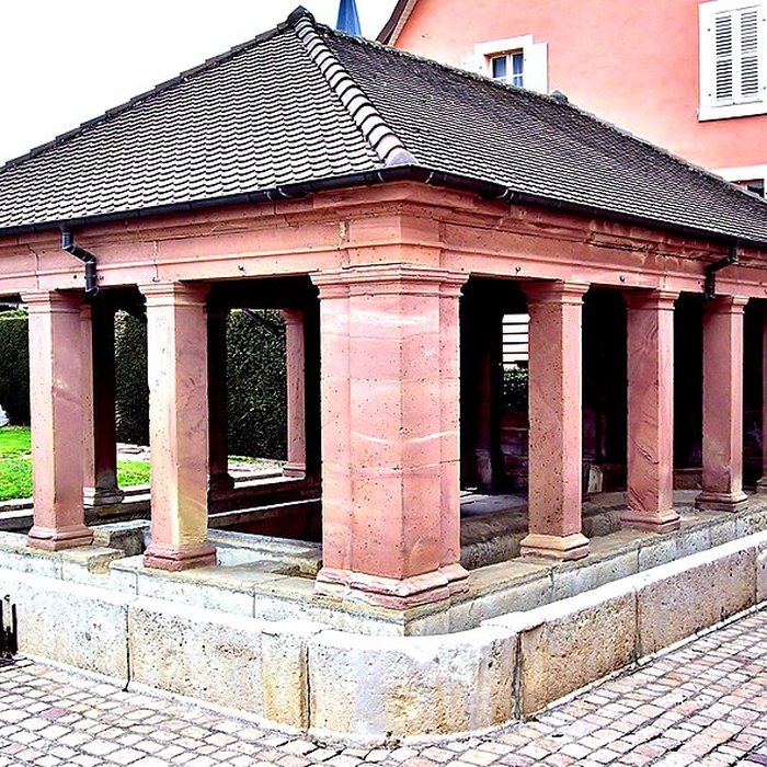 Photo de Fontaine-lavoir du corps de garde de Bourogne