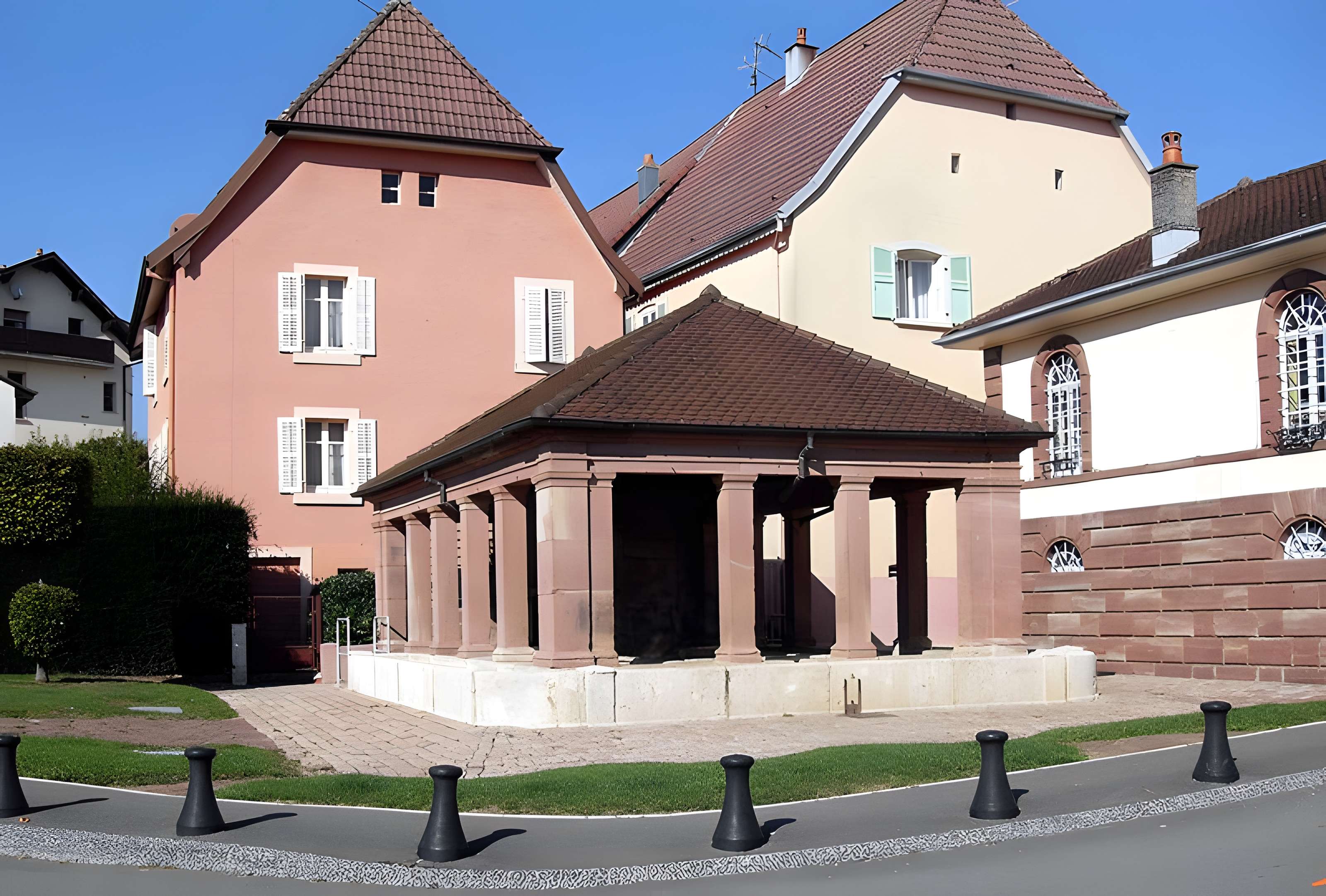 Fontaine-lavoir du corps de garde de Bourogne 