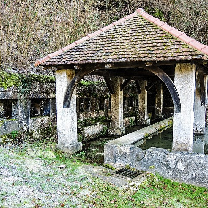Photo de Fontaine-lavoir et abreuvoir de Saint-Dizier-lÉvêque