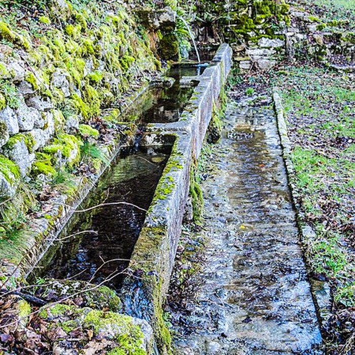 Photo de Fontaine-lavoir et abreuvoir de Saint-Dizier-lÉvêque