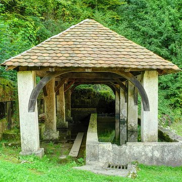 Fontaine-lavoir et abreuvoir de Saint-Dizier-lÉvêque