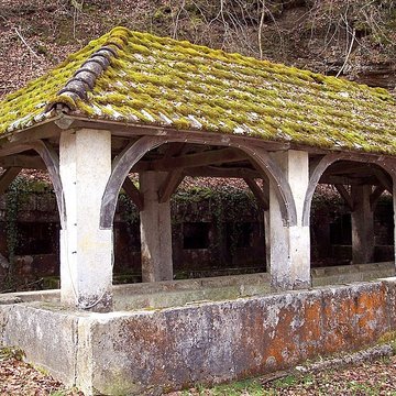 Fontaine-lavoir et abreuvoir de Saint-Dizier-lÉvêque