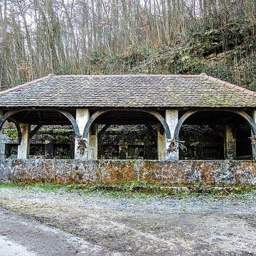 Fontaine-lavoir et abreuvoir de Saint-Dizier-lÉvêque