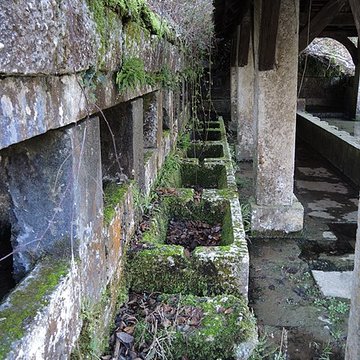 Fontaine-lavoir et abreuvoir de Saint-Dizier-lÉvêque