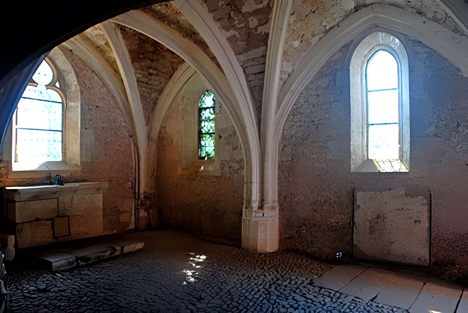 Fort de Tursac et le village troglodytique de la Madeleine chapelle