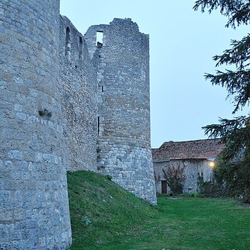 Forteresse Médiévale dYèvre le Chatel 