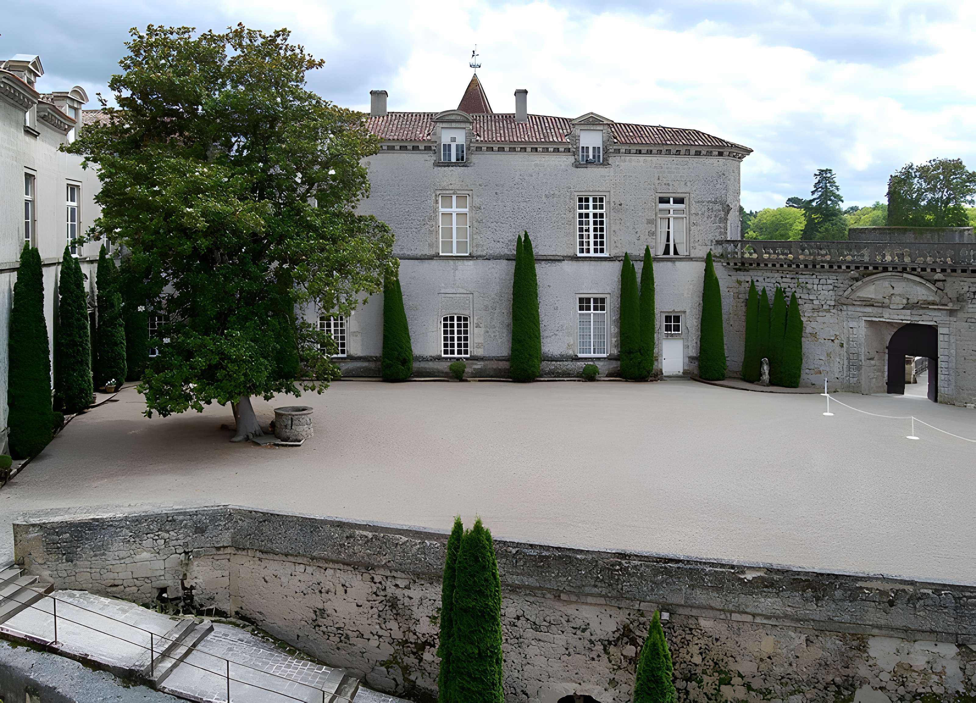 Château Royal de Cazeneuve