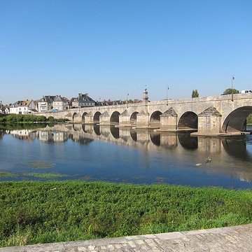 Grand pont sur la Loire de La Charité-sur-Loire