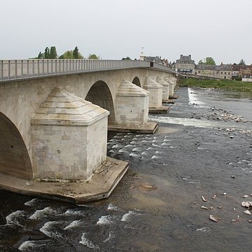 Grand pont sur la Loire de La Charité-sur-Loire