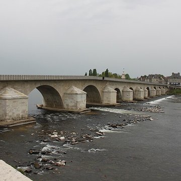 Grand pont sur la Loire de La Charité-sur-Loire