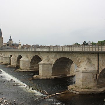 Grand pont sur la Loire de La Charité-sur-Loire