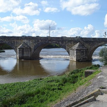 Grand pont sur la Loire de La Charité-sur-Loire