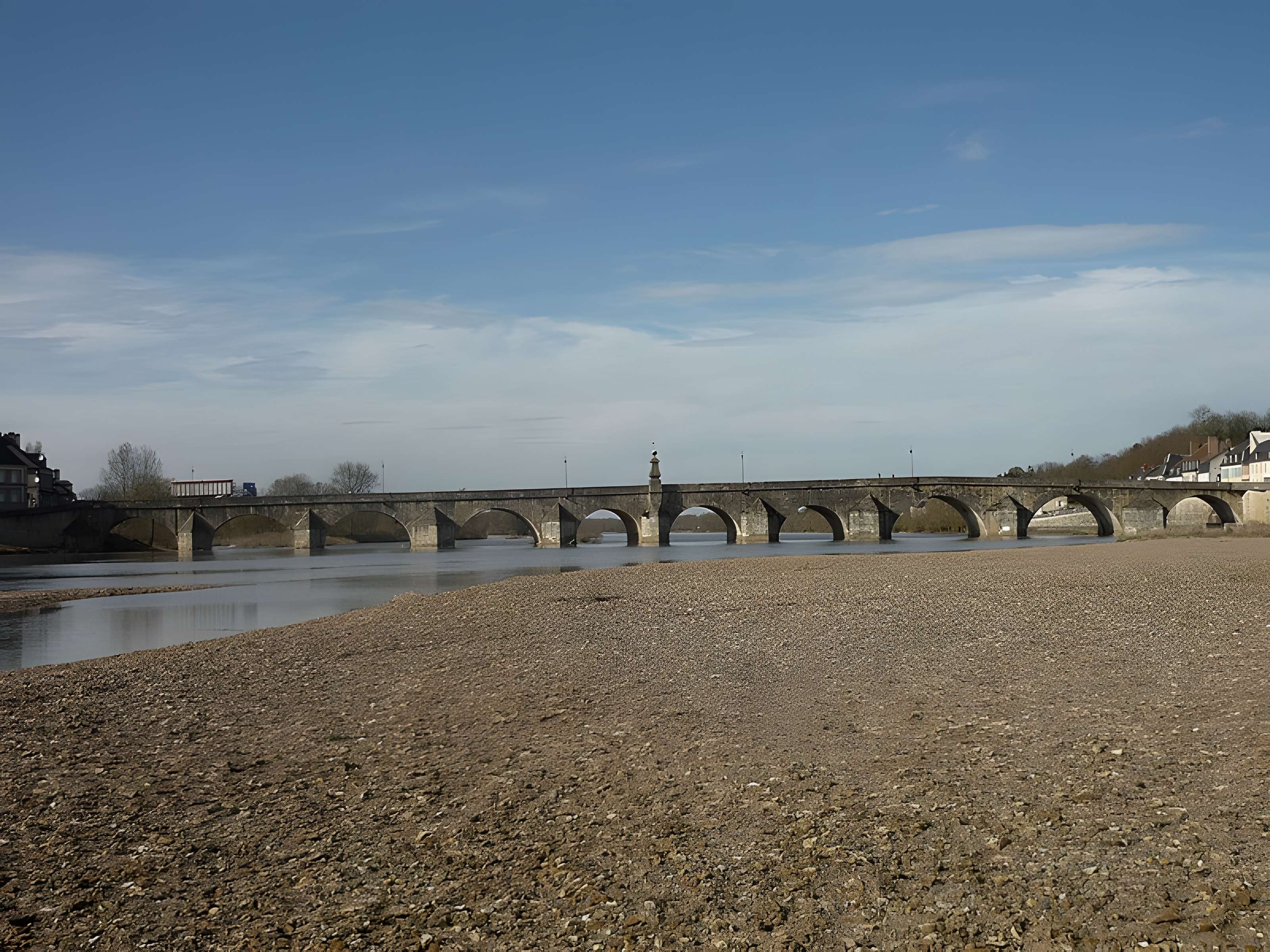 Grand pont sur la Loire de La Charité-sur-Loire