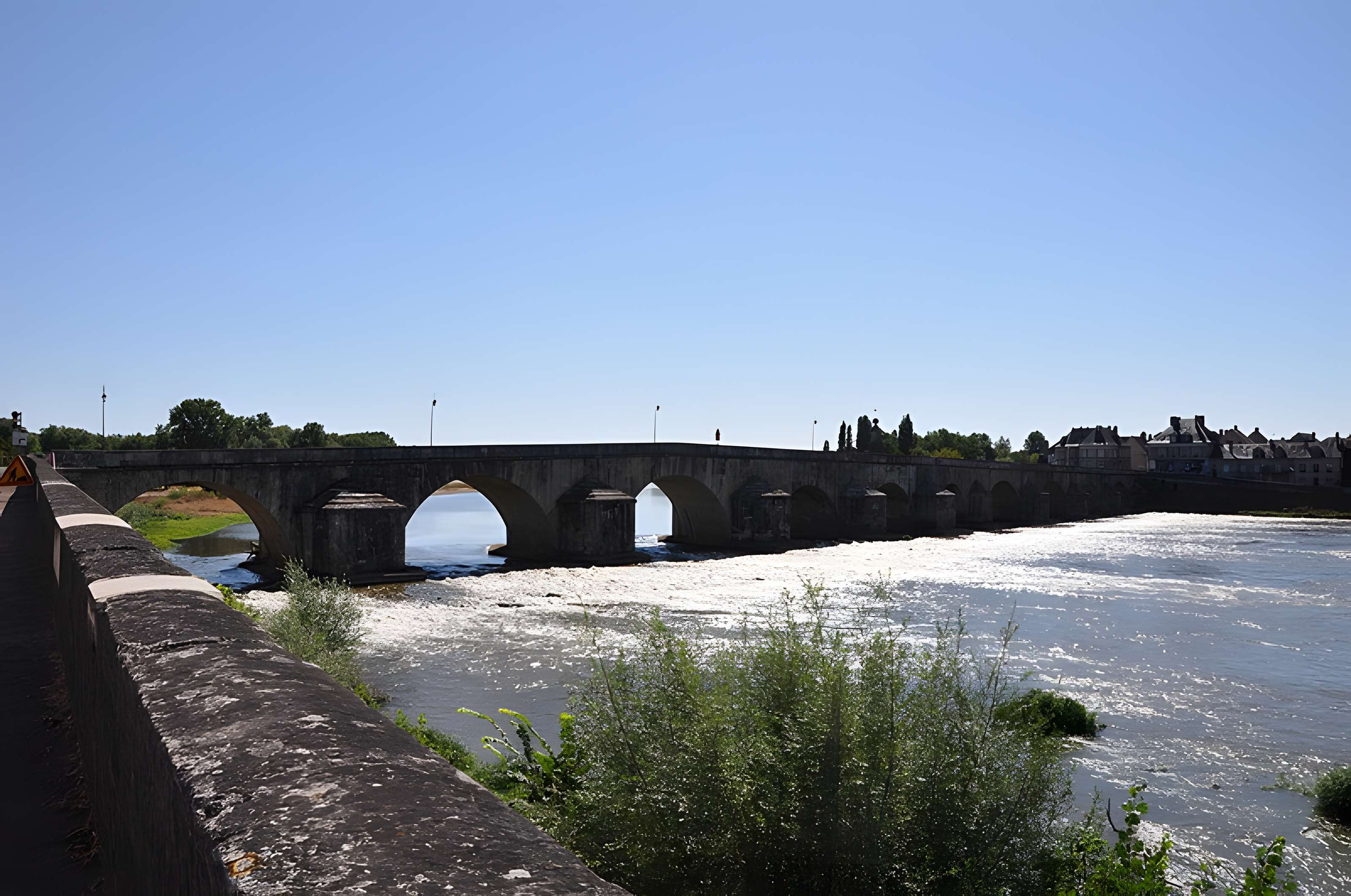 Grand pont sur la Loire de La Charité-sur-Loire