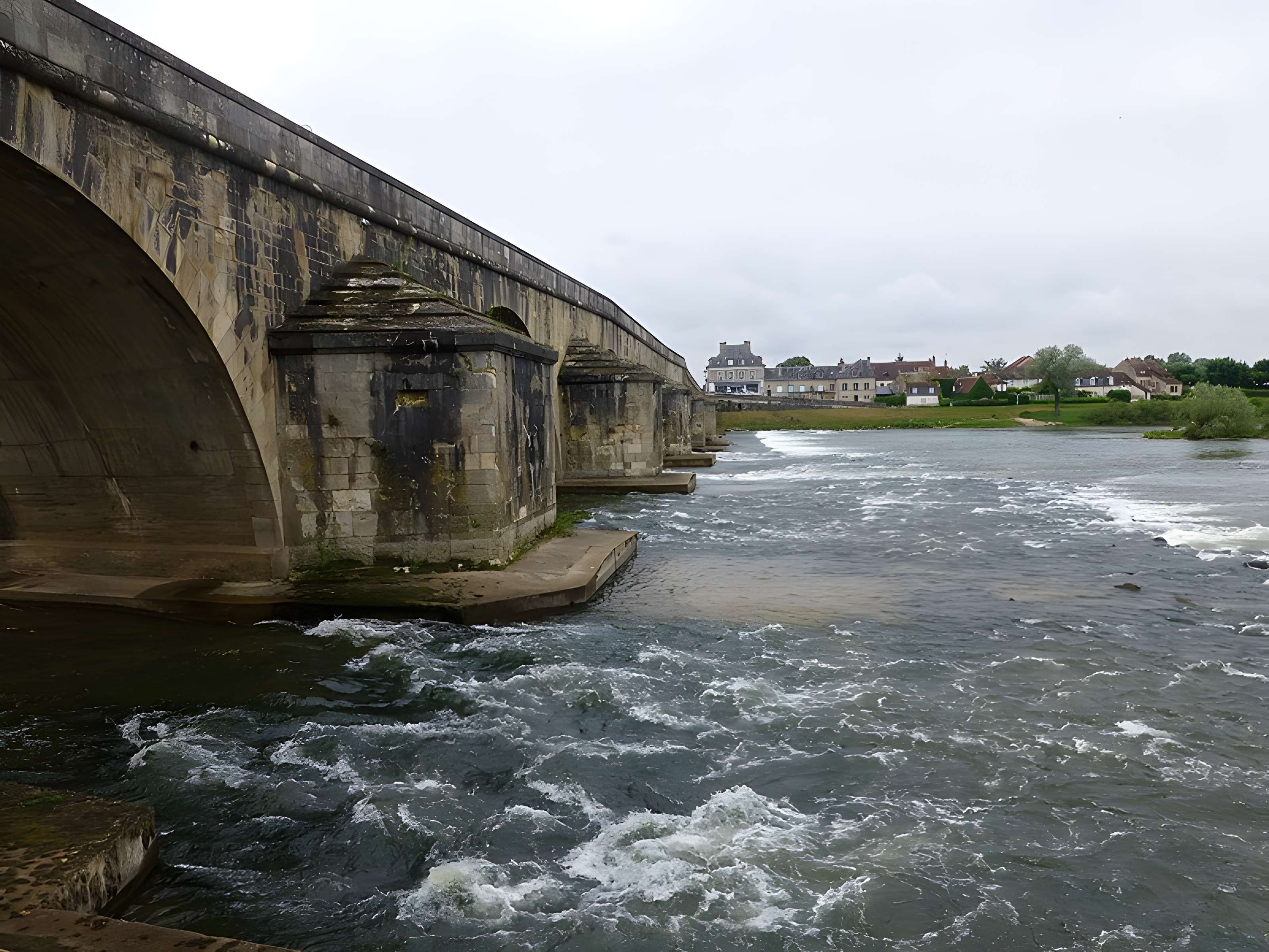 Grand pont sur la Loire de La Charité-sur-Loire