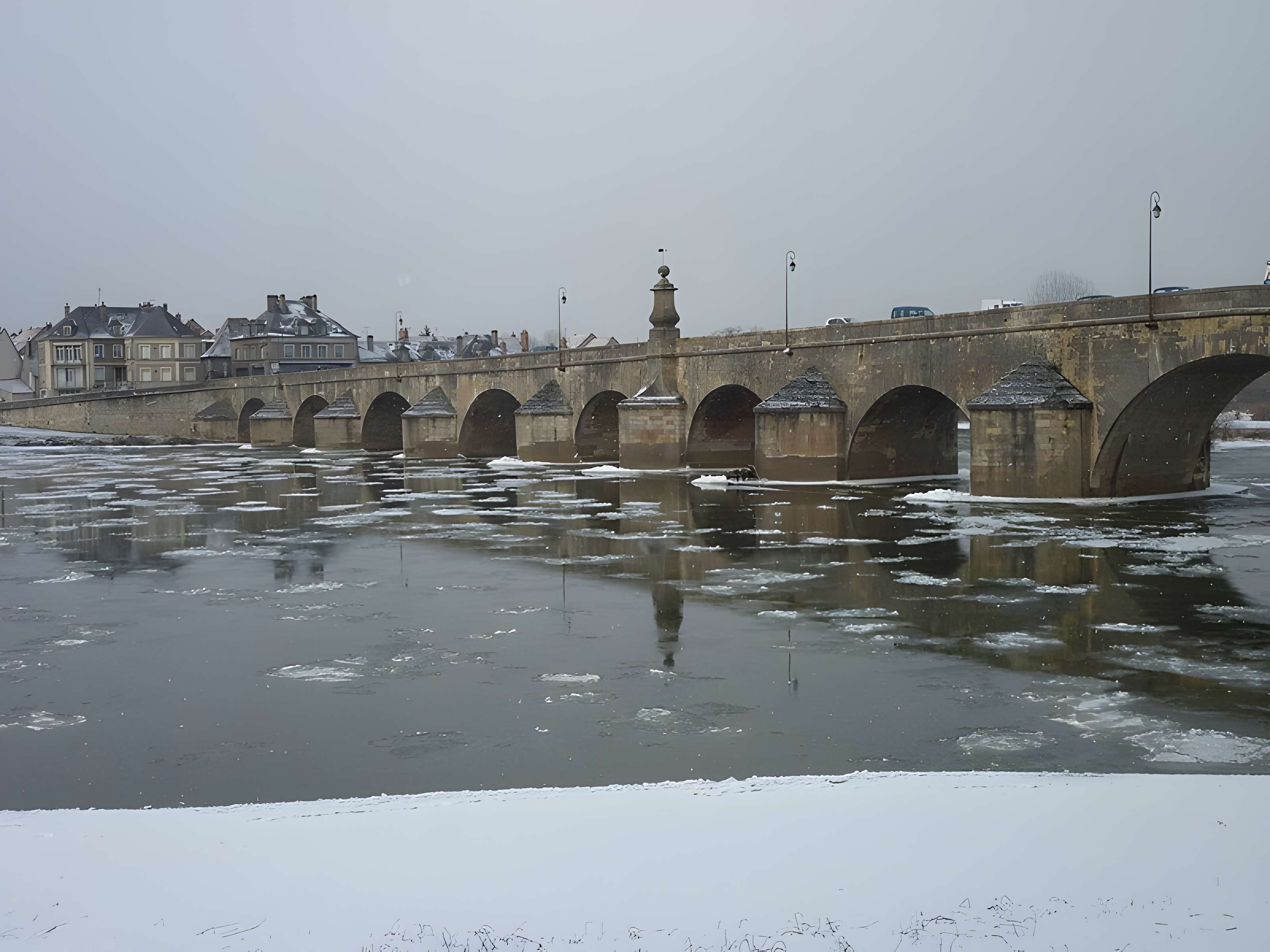Grand pont sur la Loire de La Charité-sur-Loire