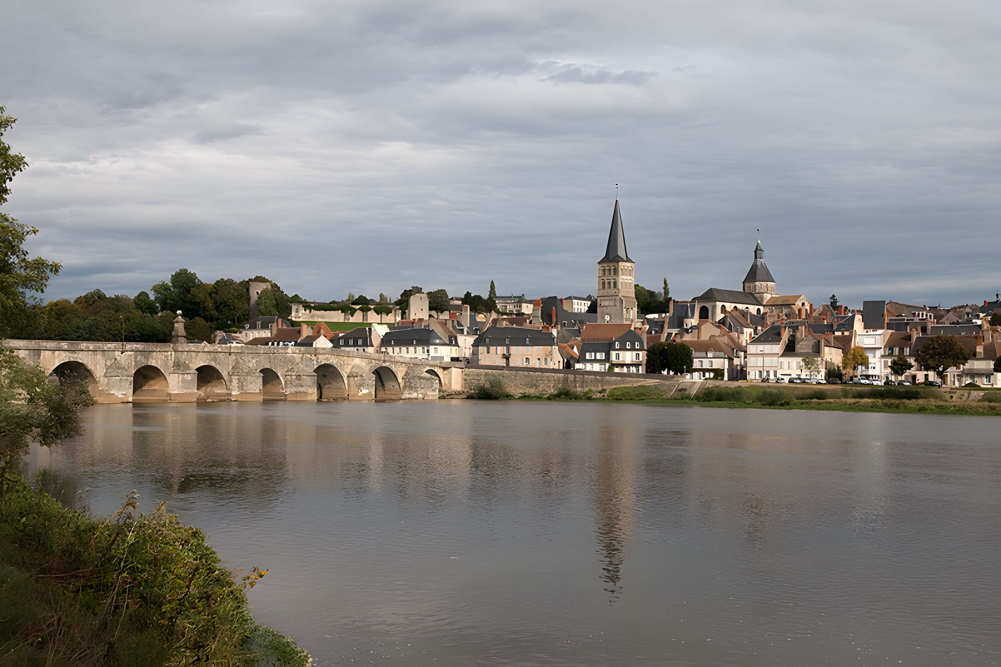 Grand pont sur la Loire de La Charité-sur-Loire