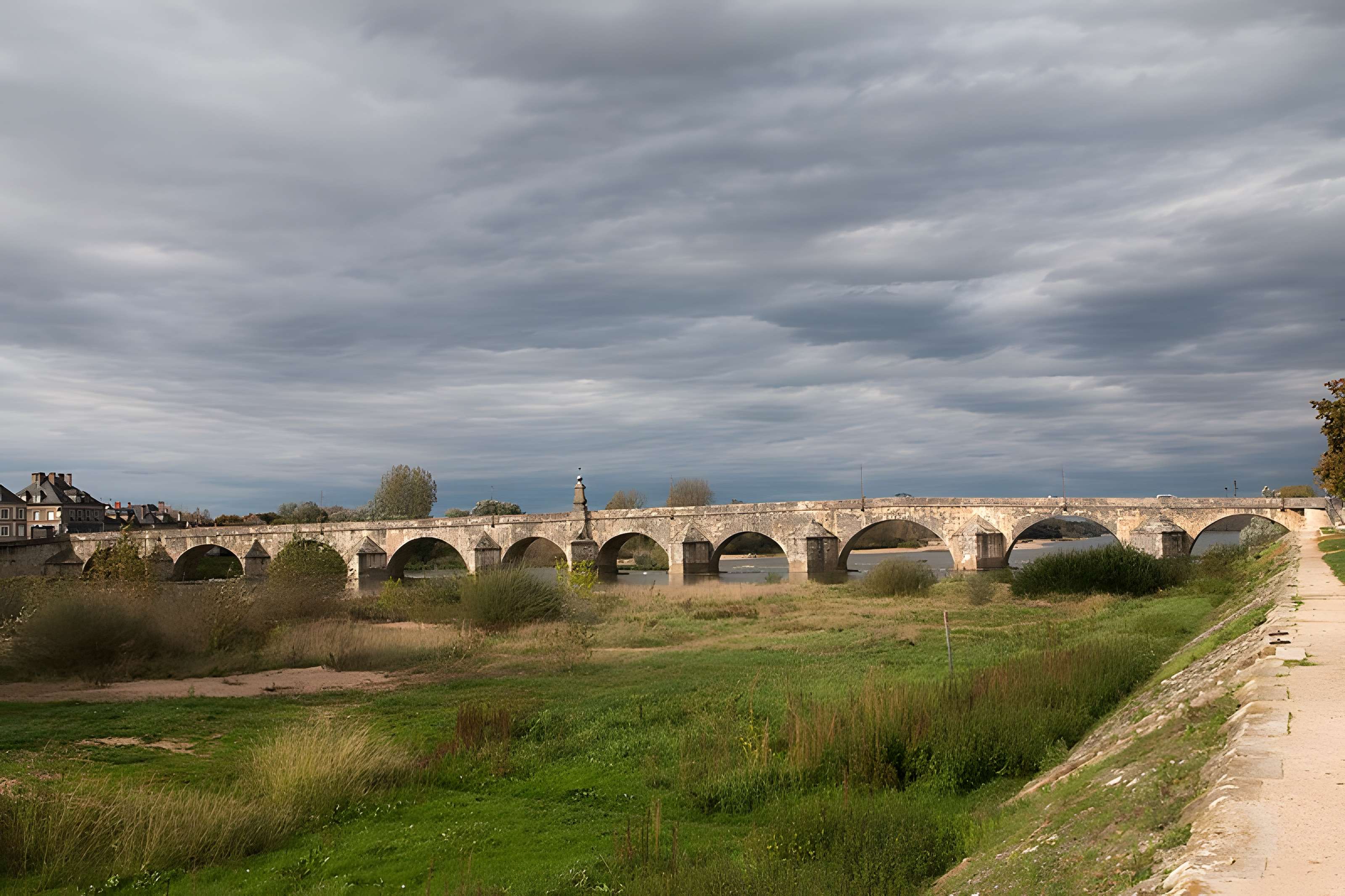 Grand pont sur la Loire de La Charité-sur-Loire