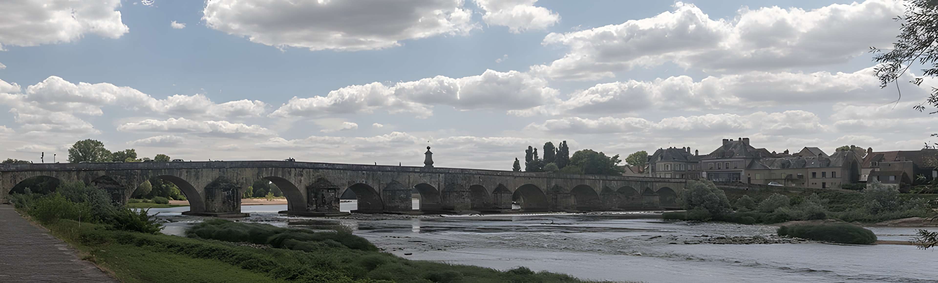 Grand pont sur la Loire de La Charité-sur-Loire