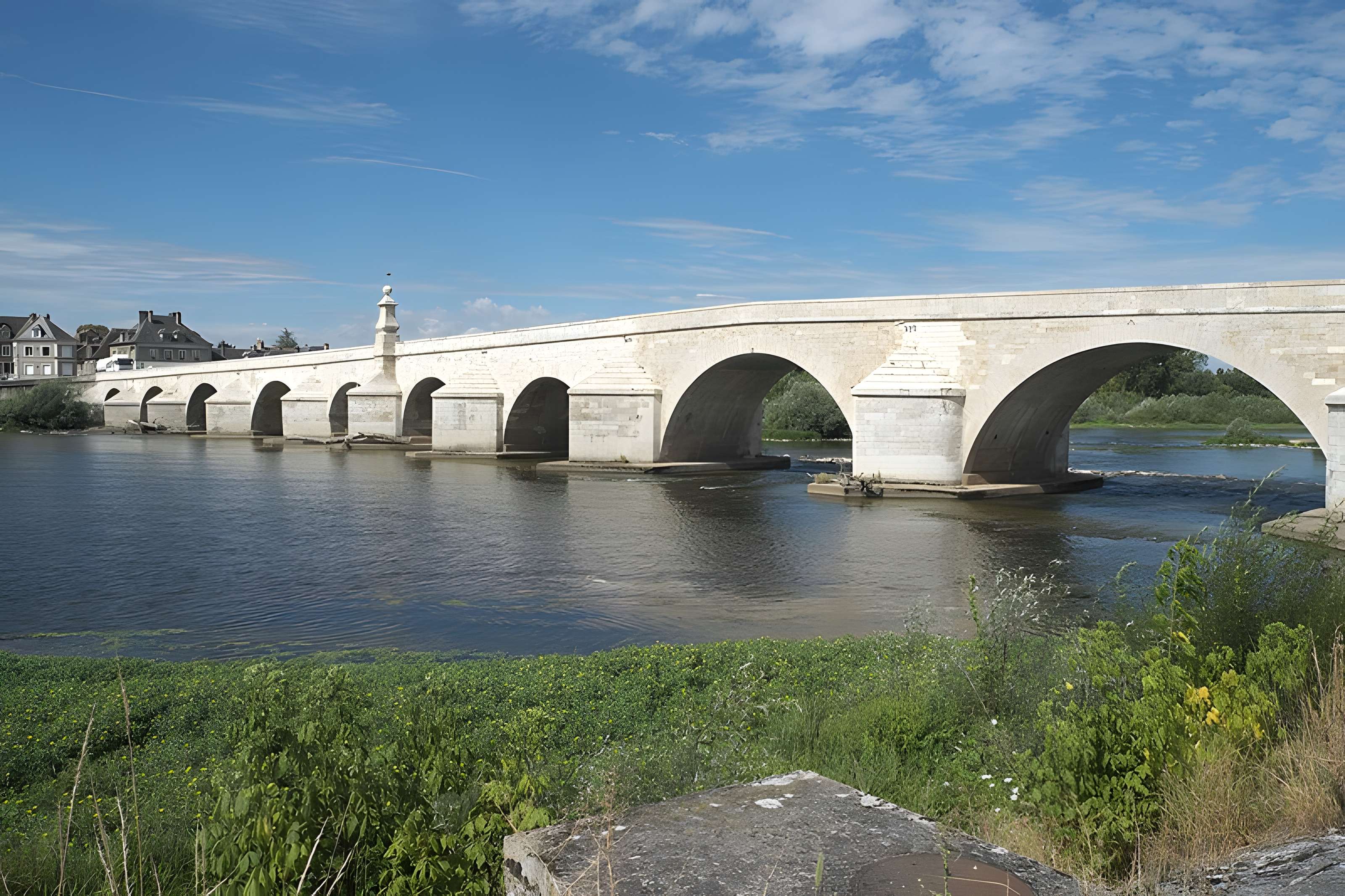 Grand pont sur la Loire de La Charité-sur-Loire