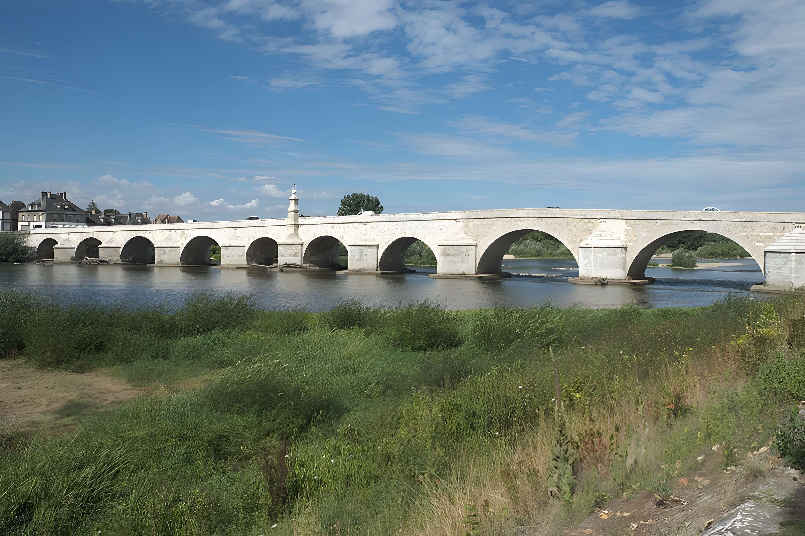 Grand pont sur la Loire de La Charité-sur-Loire