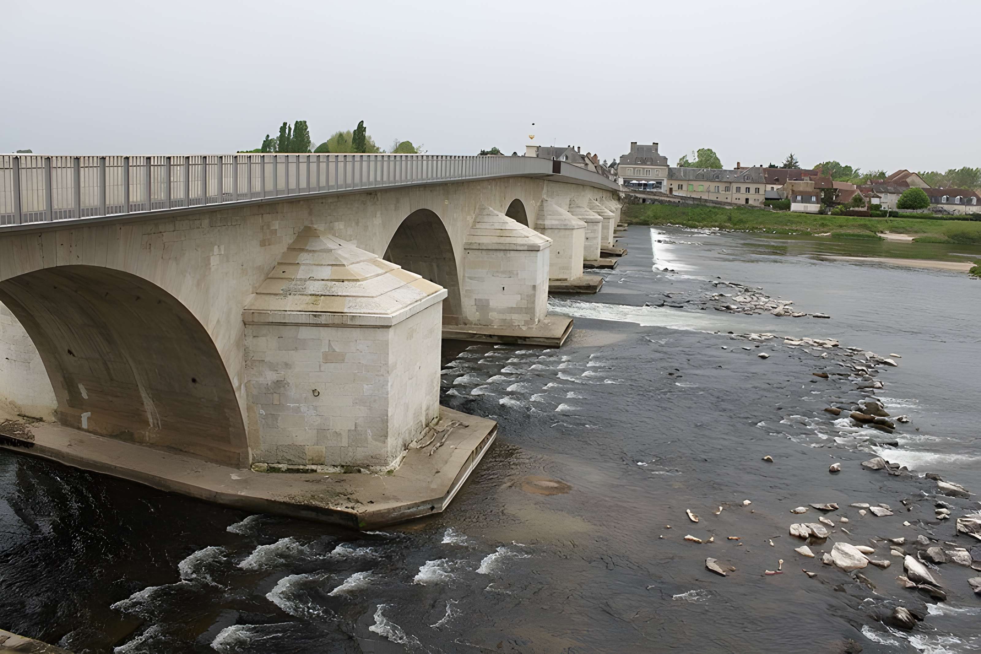 Grand pont sur la Loire de La Charité-sur-Loire