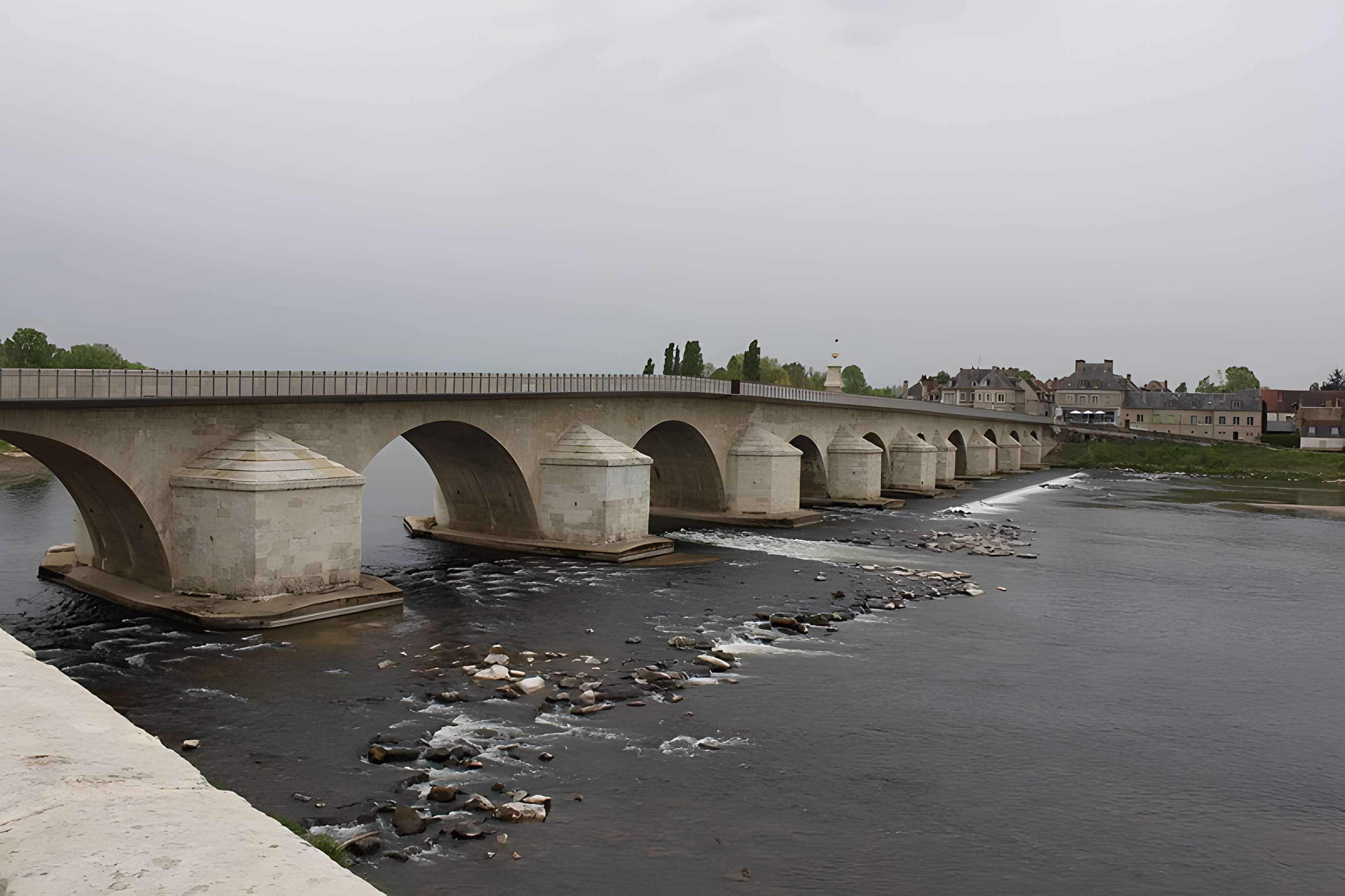 Grand pont sur la Loire de La Charité-sur-Loire