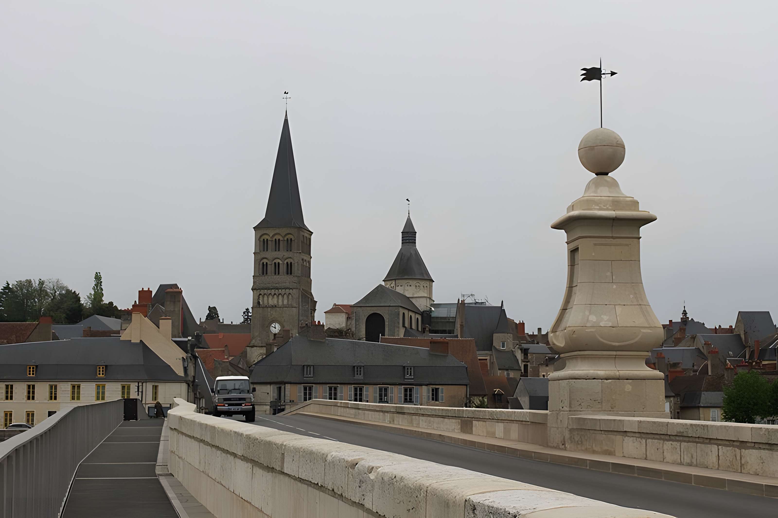 Grand pont sur la Loire de La Charité-sur-Loire