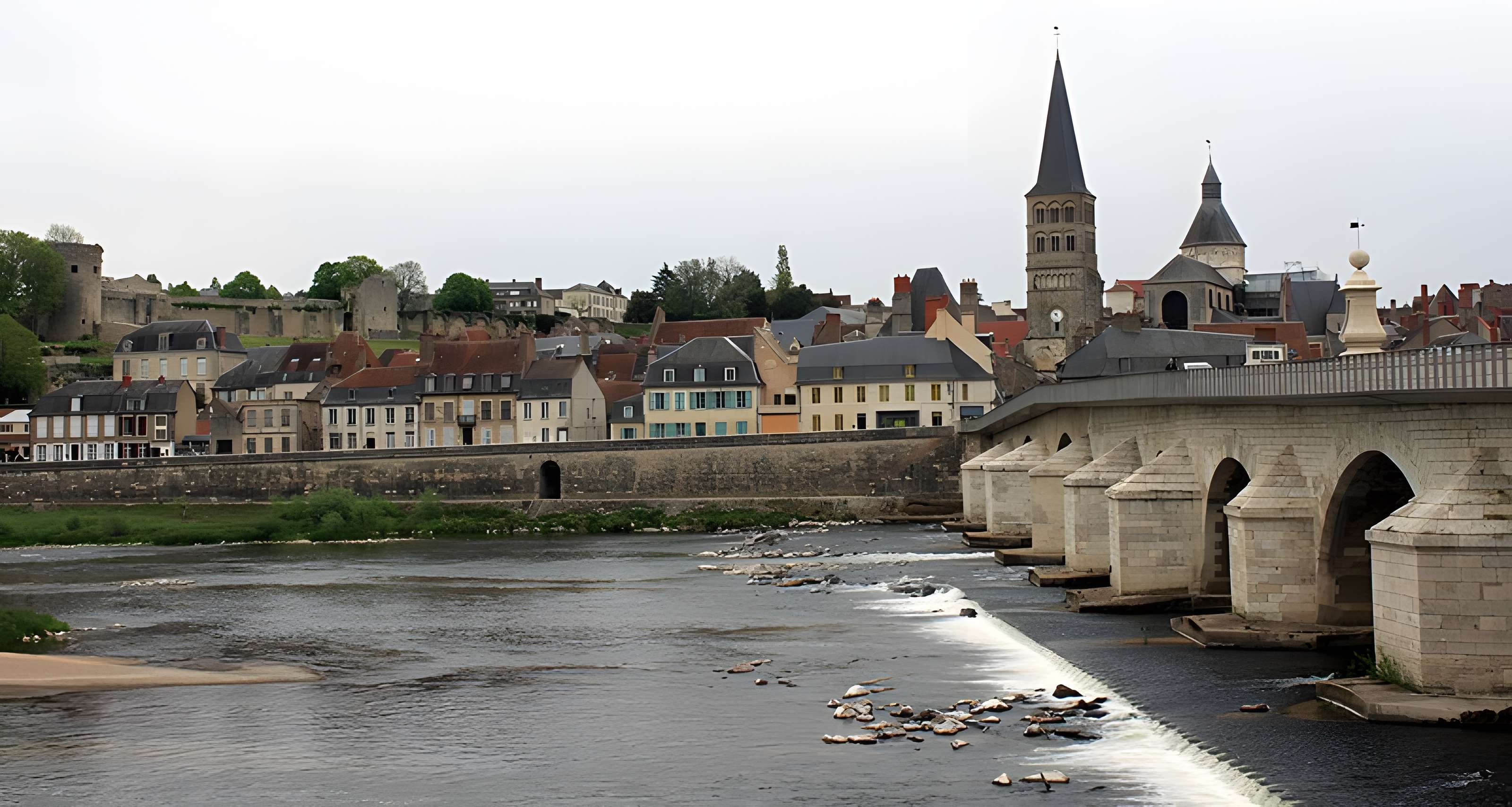 Grand pont sur la Loire de La Charité-sur-Loire