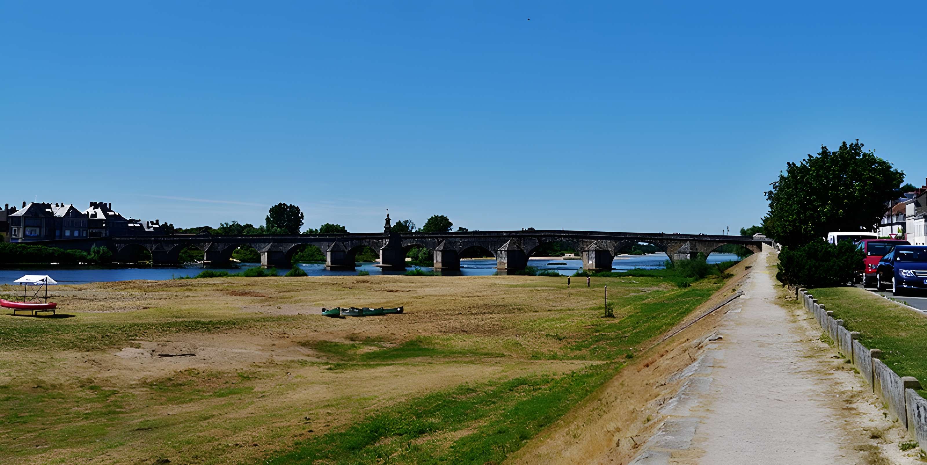 Grand pont sur la Loire de La Charité-sur-Loire