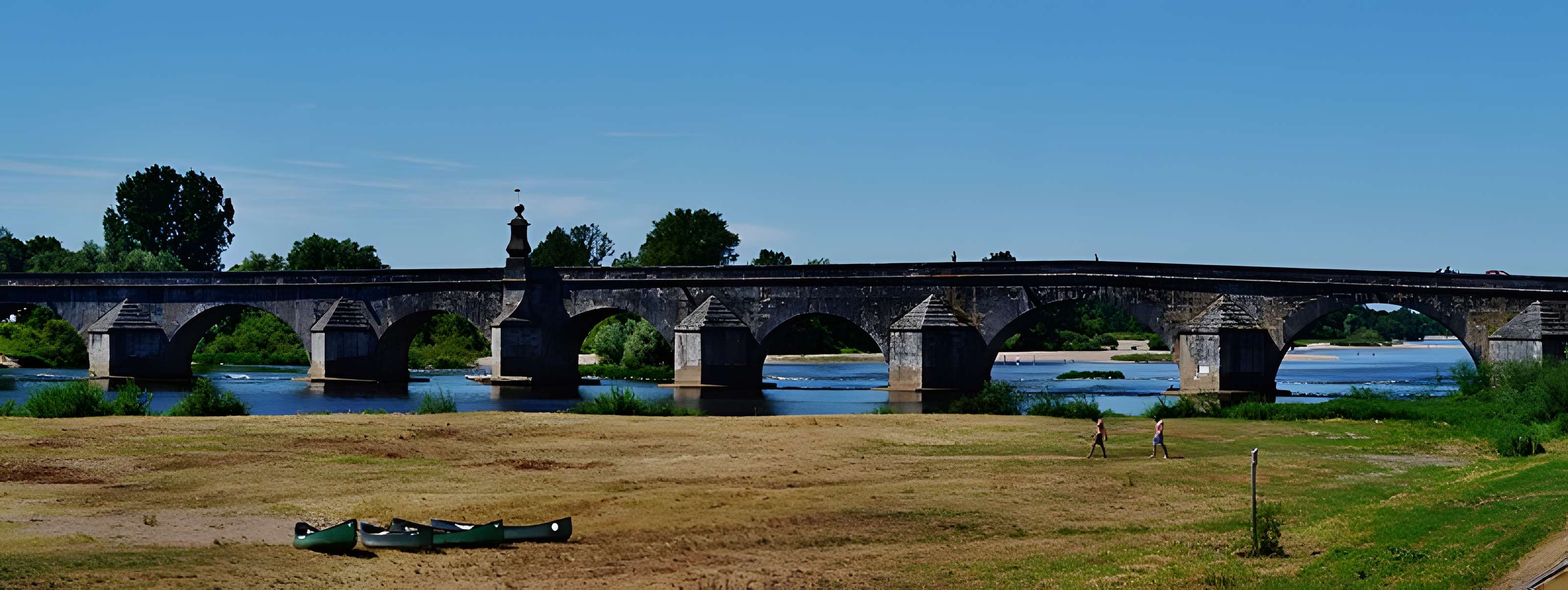 Grand pont sur la Loire de La Charité-sur-Loire