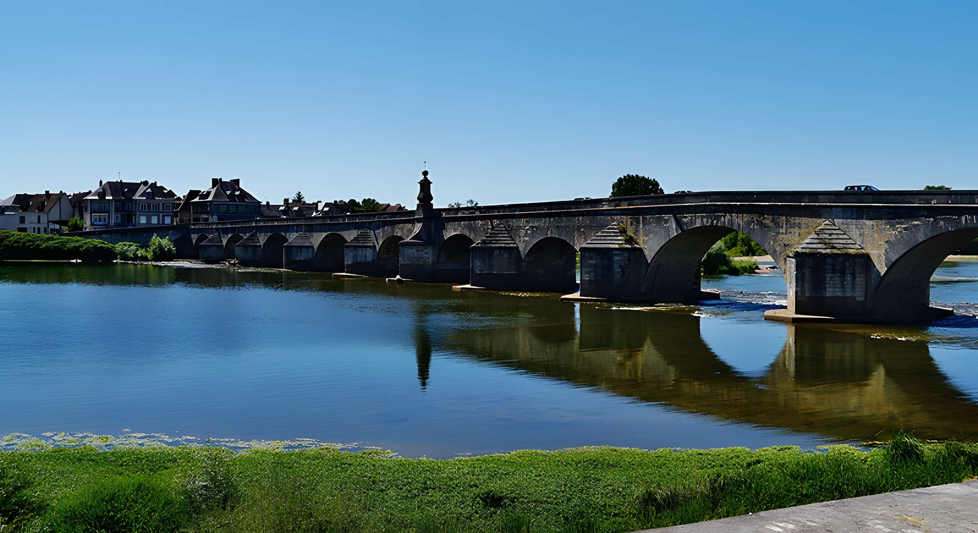 Grand pont sur la Loire de La Charité-sur-Loire