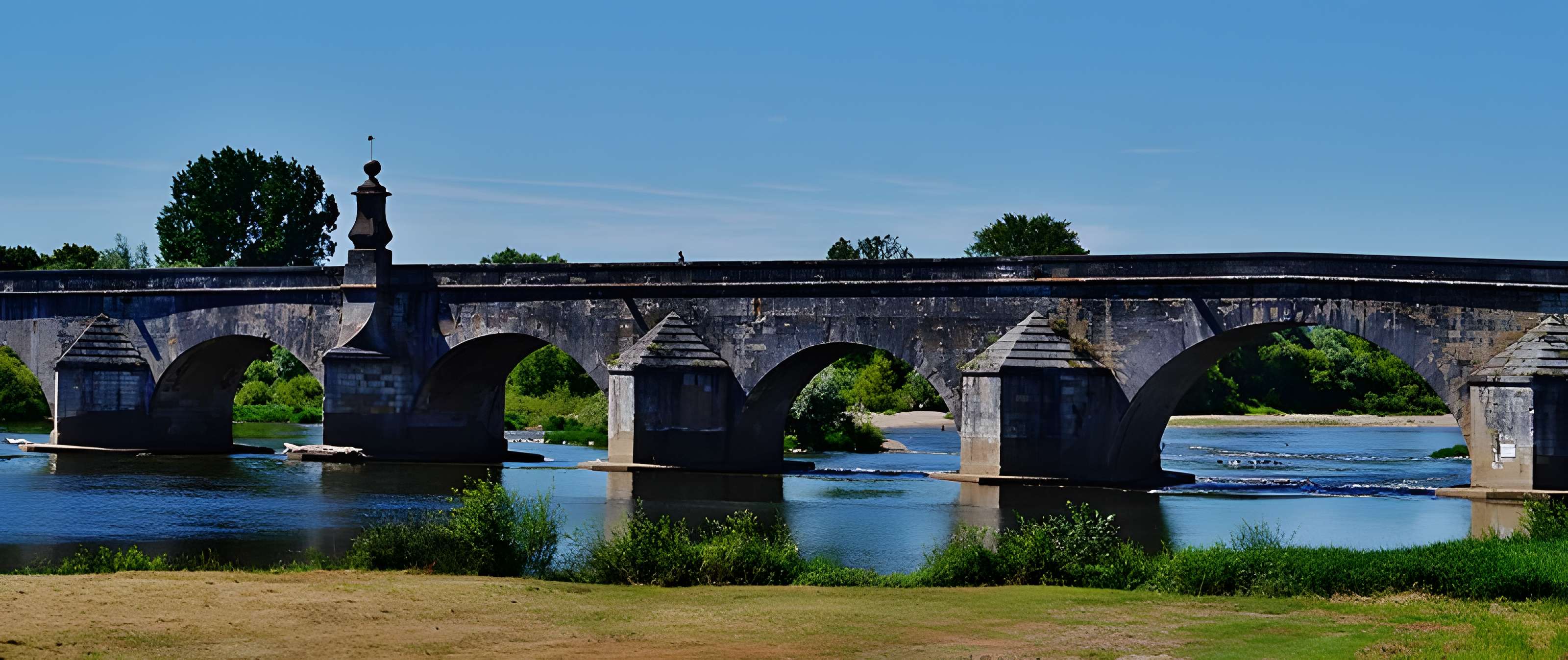 Grand pont sur la Loire de La Charité-sur-Loire